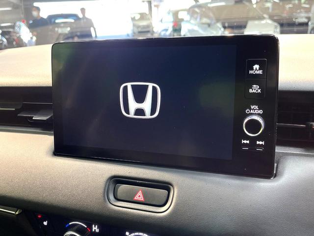 ヴェゼル ｅ：ＨＥＶ　Ｚ　禁煙車　純正８インチナビ　バックカメラ　衝突被害軽減システム　レーダークルーズ　電動リアゲート　ハーフレザーシート　ドライブレコーダー　コーナーセンサー　ＬＥＤヘッドライト　ＥＴＣ２．０　スマートキー（3枚目）