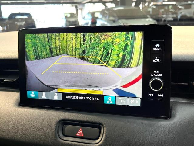 ヴェゼル ｅ：ＨＥＶ　Ｚ　禁煙車　純正８インチナビ　バックカメラ　衝突被害軽減システム　レーダークルーズ　電動リアゲート　ハーフレザーシート　ドライブレコーダー　コーナーセンサー　ＬＥＤヘッドライト　ＥＴＣ２．０　スマートキー（4枚目）