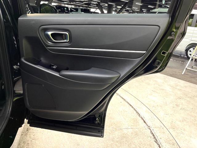 ヴェゼル ｅ：ＨＥＶ　Ｚ　禁煙車　純正８インチナビ　バックカメラ　衝突被害軽減システム　レーダークルーズ　電動リアゲート　ハーフレザーシート　ドライブレコーダー　コーナーセンサー　ＬＥＤヘッドライト　ＥＴＣ２．０　スマートキー（70枚目）