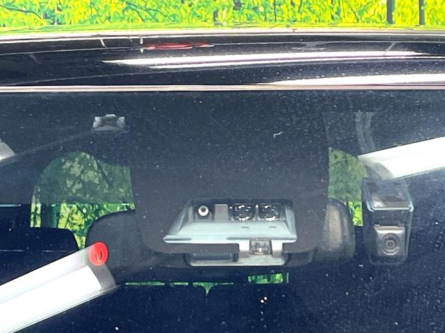ヴォクシー ＺＳ　禁煙車　両側電動ドア　純正９インチナビ　バックカメラ　セーフティセンス　ドラレコ　スマートキー　ＬＥＤヘッド　ビルトインＥＴＣ　クルコン　純正１６インチアルミ　オートハイビーム　Ｂｌｕｅｔｏｏｔｈ（3枚目）