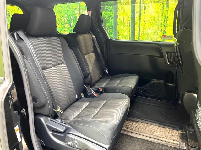 ヴォクシー ＺＳ　禁煙車　両側電動ドア　純正９インチナビ　バックカメラ　セーフティセンス　ドラレコ　スマートキー　ＬＥＤヘッド　ビルトインＥＴＣ　クルコン　純正１６インチアルミ　オートハイビーム　Ｂｌｕｅｔｏｏｔｈ（9枚目）