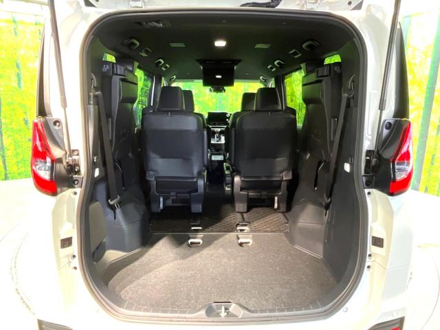 ノア Ｓ－Ｚ　禁煙車　両側電動ドア　後席モニター　純正１０．５型ディスプレイオーディオプラス　バックカメラ　衝突被害軽減システム　レーダークルーズ　ハーフレザーシート　コーナーセンサー　ＬＥＤヘッド　ＥＴＣ２．０（11枚目）