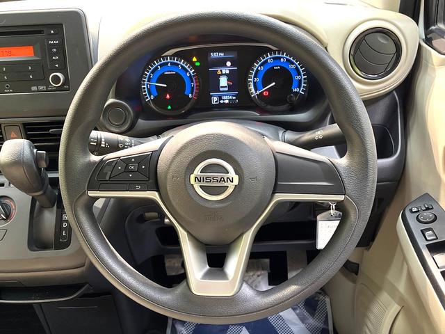 デイズ S 禁煙車 衝突軽減システム クリアランスソナー レーンアシスト アイドリングストップ プライバシーガラス 盗難防止装置 トラクションコントロール 電動ドアミラー オートライト ベンチシート CD再生(10枚目)