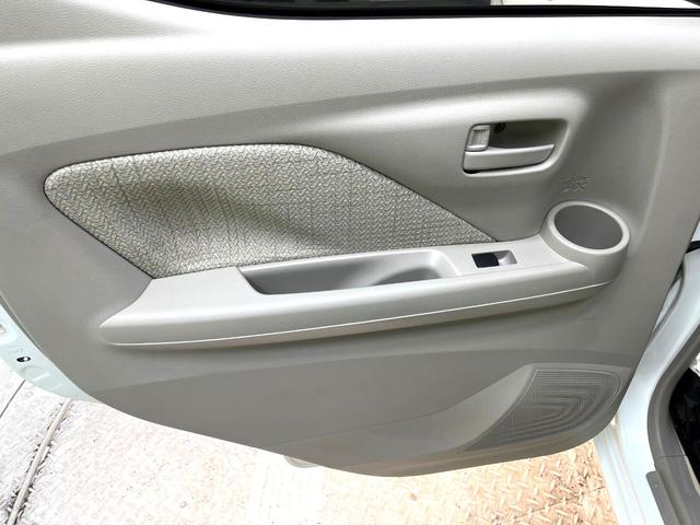 デイズ S 禁煙車 衝突軽減システム クリアランスソナー レーンアシスト アイドリングストップ プライバシーガラス 盗難防止装置 トラクションコントロール 電動ドアミラー オートライト ベンチシート CD再生(34枚目)