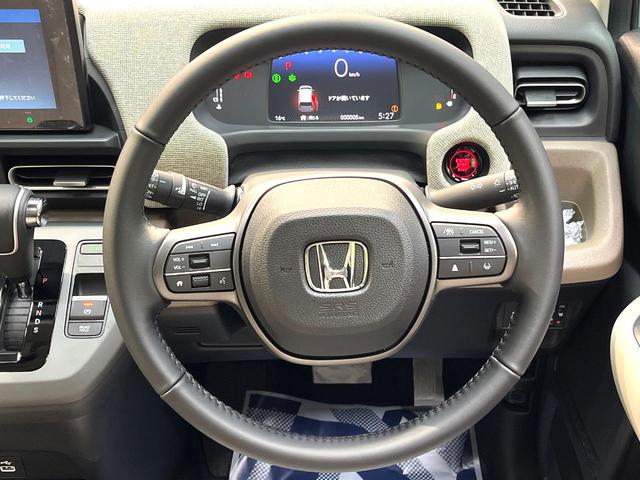 �y�����v�����X�e�A�����O�z�㎿�Ȋv���g�p���邱�ƂŁA��ɂ����������݂ƂĂ��^�]���₷���n���h���ł���