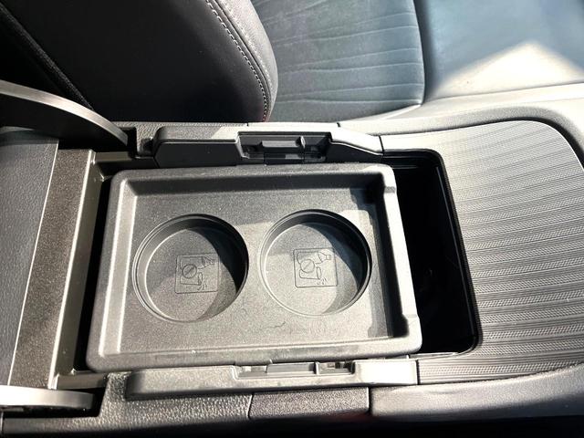 ハリアー Ｇ　禁煙車　モデリスタフルエアロ　ナビ付８型ディスプレイオーディオ　衝突軽減装置　レーダークルーズ　ＥＴＣ２．０　バックカメラ　ドラレコ　フルセグ　パワーバックドア　ブラインドスポットモニター　ＨＤＭＩ（63枚目）