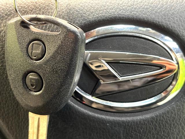 ミライース Ｘ　リミテッドＳＡＩＩＩ　禁煙車　衝突被害軽減システム　コーナーセンサー　ＬＥＤヘッド　ＣＤ　アイドリングストップ　プライバシーガラス　盗難防止システム（5枚目）