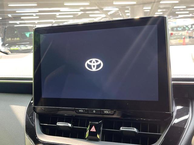 カローラ ハイブリッド　ダブルバイビー　純正１０．５インチナビ　バックカメラ　衝突軽減装置　レーダークルーズコントロール　禁煙車　ハーフレザーシート　コーナーセンサー　スマートキー　ブラインドスポットモニター　車線逸脱警報　ＥＴＣ（3枚目）