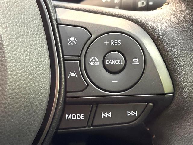 カローラ ハイブリッド　ダブルバイビー　純正１０．５インチナビ　バックカメラ　衝突軽減装置　レーダークルーズコントロール　禁煙車　ハーフレザーシート　コーナーセンサー　スマートキー　ブラインドスポットモニター　車線逸脱警報　ＥＴＣ（5枚目）