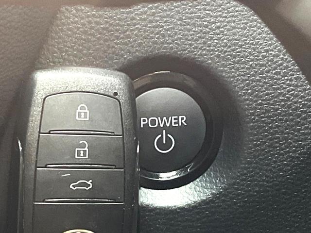 カローラ ハイブリッド　ダブルバイビー　純正１０．５インチナビ　バックカメラ　衝突軽減装置　レーダークルーズコントロール　禁煙車　ハーフレザーシート　コーナーセンサー　スマートキー　ブラインドスポットモニター　車線逸脱警報　ＥＴＣ（6枚目）