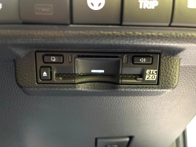 カローラ ハイブリッド　ダブルバイビー　純正１０．５インチナビ　バックカメラ　衝突軽減装置　レーダークルーズコントロール　禁煙車　ハーフレザーシート　コーナーセンサー　スマートキー　ブラインドスポットモニター　車線逸脱警報　ＥＴＣ（7枚目）