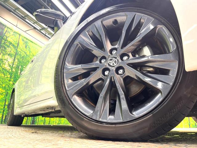 カローラ ハイブリッド　ダブルバイビー　純正１０．５インチナビ　バックカメラ　衝突軽減装置　レーダークルーズコントロール　禁煙車　ハーフレザーシート　コーナーセンサー　スマートキー　ブラインドスポットモニター　車線逸脱警報　ＥＴＣ（13枚目）