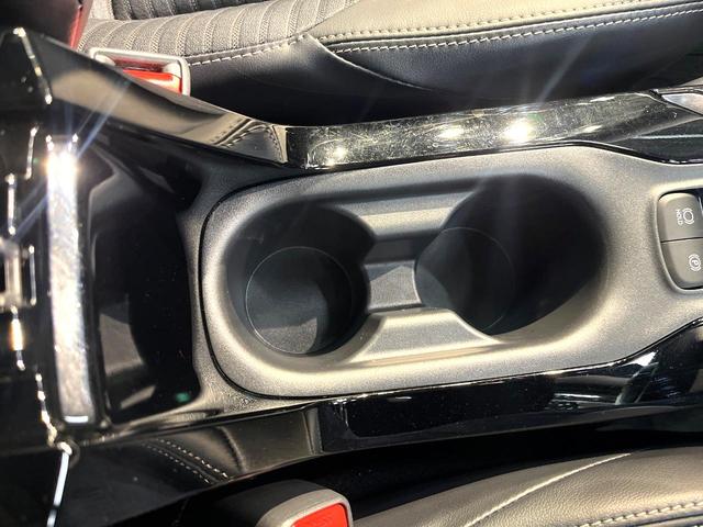 カローラ ハイブリッド　ダブルバイビー　純正１０．５インチナビ　バックカメラ　衝突軽減装置　レーダークルーズコントロール　禁煙車　ハーフレザーシート　コーナーセンサー　スマートキー　ブラインドスポットモニター　車線逸脱警報　ＥＴＣ（56枚目）