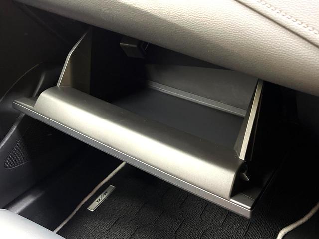 カローラ ハイブリッド　ダブルバイビー　純正１０．５インチナビ　バックカメラ　衝突軽減装置　レーダークルーズコントロール　禁煙車　ハーフレザーシート　コーナーセンサー　スマートキー　ブラインドスポットモニター　車線逸脱警報　ＥＴＣ（63枚目）