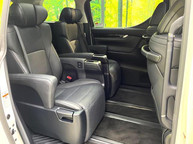 アルファード ２．５Ｓ　Ｃパッケージ　禁煙車　サンルーフ　両側電動ドア　純正ＳＤナビ　後席モニター　バックカメラ　衝突被害軽減システム　レーダークルーズ　電動リアゲート　前席シートエアコン　前後席パワーシート　ドラレコ　コーナーセンサー（8枚目）