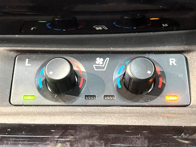 アルファード ２．５Ｓ　Ｃパッケージ　禁煙車　サンルーフ　両側電動ドア　純正ＳＤナビ　後席モニター　バックカメラ　衝突被害軽減システム　レーダークルーズ　電動リアゲート　前席シートエアコン　前後席パワーシート　ドラレコ　コーナーセンサー（63枚目）