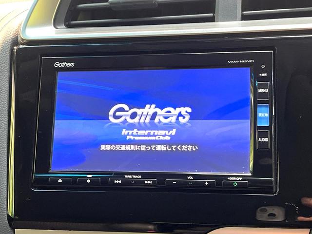 フィットハイブリッド Ｌ　ホンダセンシング　禁煙車　純正ＳＤナビ　バックカメラ　衝突被害軽減システム　ハーフレザーシート　スマートキー　ＬＥＤヘッド　ビルトインＥＴＣ　車線逸脱警報　オートライト　オートエアコン　Ｂｌｕｅｔｏｏｔｈ　ＣＤ（3枚目）