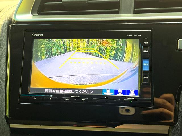 フィットハイブリッド Ｌ　ホンダセンシング　禁煙車　純正ＳＤナビ　バックカメラ　衝突被害軽減システム　ハーフレザーシート　スマートキー　ＬＥＤヘッド　ビルトインＥＴＣ　車線逸脱警報　オートライト　オートエアコン　Ｂｌｕｅｔｏｏｔｈ　ＣＤ（4枚目）