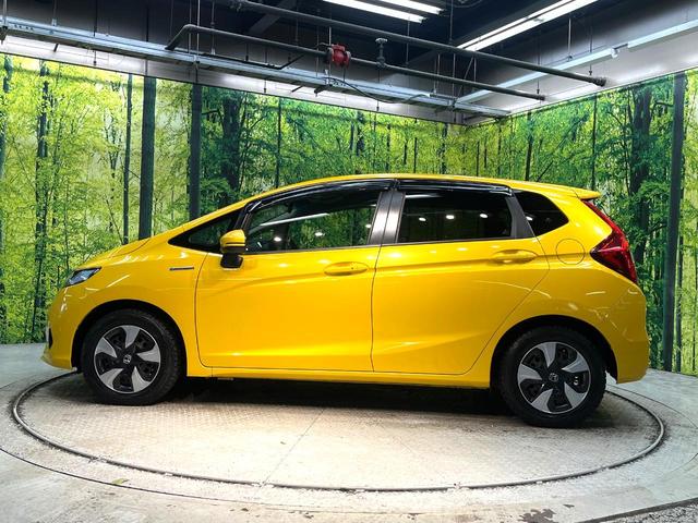 フィットハイブリッド Ｌ　ホンダセンシング　禁煙車　純正ＳＤナビ　バックカメラ　衝突被害軽減システム　ハーフレザーシート　スマートキー　ＬＥＤヘッド　ビルトインＥＴＣ　車線逸脱警報　オートライト　オートエアコン　Ｂｌｕｅｔｏｏｔｈ　ＣＤ（22枚目）