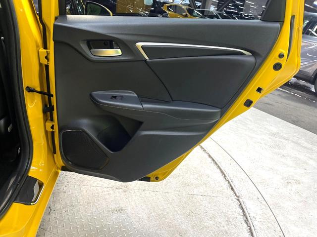 フィットハイブリッド Ｌ　ホンダセンシング　禁煙車　純正ＳＤナビ　バックカメラ　衝突被害軽減システム　ハーフレザーシート　スマートキー　ＬＥＤヘッド　ビルトインＥＴＣ　車線逸脱警報　オートライト　オートエアコン　Ｂｌｕｅｔｏｏｔｈ　ＣＤ（39枚目）