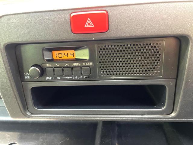 ハイゼットトラック スタンダード　４ＷＤ　ＭＴ車　禁煙車　オーディオ　エアコン　ヘッドライトレベライザー　パワーステアリング　荷台三方開き　サイドバイザー　シガーソケット（6枚目）