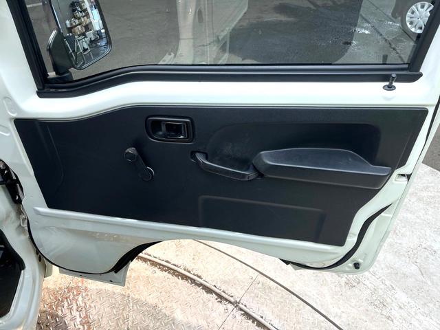 ハイゼットトラック スタンダード　４ＷＤ　ＭＴ車　禁煙車　オーディオ　エアコン　ヘッドライトレベライザー　パワーステアリング　荷台三方開き　サイドバイザー　シガーソケット（35枚目）