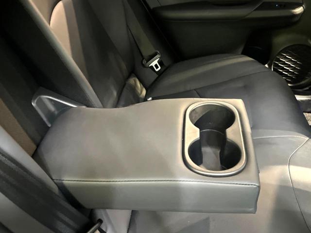 プリウス Ｓツーリングセレクション　禁煙車　モデリスタフルエアロ　純正９インチＳＤナビ　バックカメラ　衝突被害軽減システム　レーダークルーズ　レザーシート　ドラレコ　コーナーセンサー　スマートキー　ビルトインＥＴＣ　純正１７インチアルミ（61枚目）