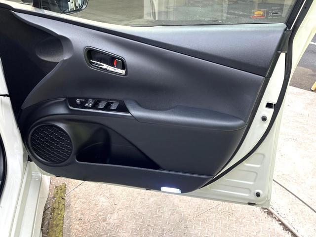 プリウス Ｓツーリングセレクション　禁煙車　モデリスタフルエアロ　純正９インチＳＤナビ　バックカメラ　衝突被害軽減システム　レーダークルーズ　レザーシート　ドラレコ　コーナーセンサー　スマートキー　ビルトインＥＴＣ　純正１７インチアルミ（63枚目）