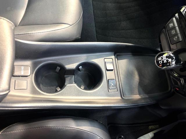 プリウス Ｓツーリングセレクション　禁煙車　モデリスタフルエアロ　純正９インチＳＤナビ　バックカメラ　衝突被害軽減システム　レーダークルーズ　レザーシート　ドラレコ　コーナーセンサー　スマートキー　ビルトインＥＴＣ　純正１７インチアルミ（68枚目）