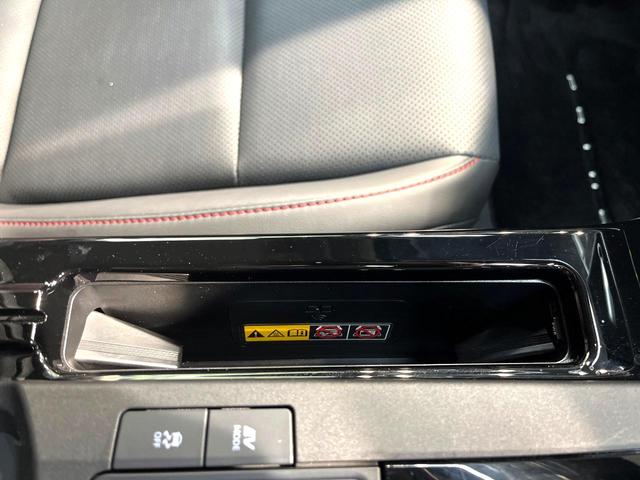 プリウス Ｚ　禁煙車　１２．３インチディスプレイ　モデリスタフルエアロ　全周囲カメラ　衝突被害軽減システム　レーダークルーズ　合皮シート　前席シートエアコン　パワーシート　ドラレコ　コーナーセンサー　ＥＴＣ２．０（70枚目）