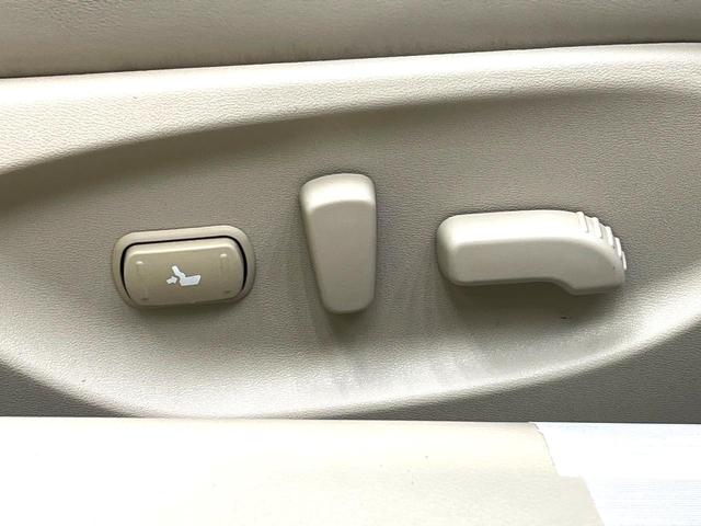 スカイライン ３５０ＧＴ　ハイブリッド　タイプＰ　禁煙車　メーカー純正８型ナビ　全周囲カメラ　衝突被害軽減システム　レーダークルーズ　ドラレコ　ＥＴＣ　Ｂｌｕｅｔｏｏｔｈ　ＬＥＤヘッドライト　シートヒーター　純正１７インチアルミ　オートライト（6枚目）