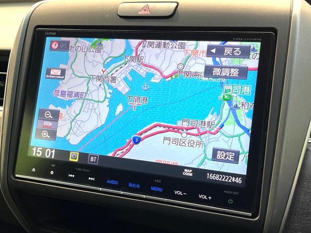 フリードハイブリッド ハイブリッド・ＥＸ　エアロ　両側電動ドア　純正ＳＤナビ　後席モニター　バックカメラ　衝突被害軽減システム　禁煙車　ハーフレザーシート　ドラレコ　スマートキー　ＬＥＤヘッド　ビルトインＥＴＣ　車線逸脱警報　オートライト（3枚目）