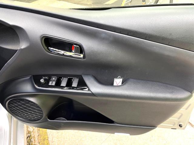 プリウス S 禁煙車 純正9インナビ プリクラッシュセーフティ レーダークルーズ バックカメラ ドラレコ スマートキー LEDヘッドETC 純正15インチアルミホイールCD DVD再生 盗難防止装置(37枚目)
