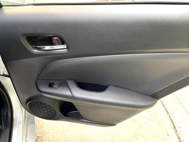 プリウス S 禁煙車 純正9インナビ プリクラッシュセーフティ レーダークルーズ バックカメラ ドラレコ スマートキー LEDヘッドETC 純正15インチアルミホイールCD DVD再生 盗難防止装置(38枚目)