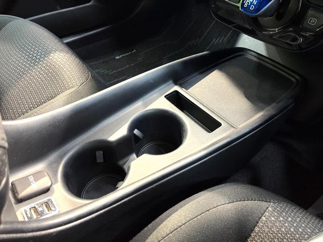 プリウス S 禁煙車 純正9インナビ プリクラッシュセーフティ レーダークルーズ バックカメラ ドラレコ スマートキー LEDヘッドETC 純正15インチアルミホイールCD DVD再生 盗難防止装置(57枚目)