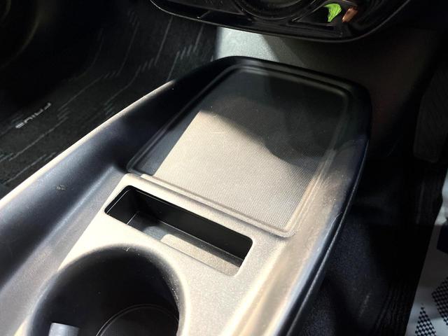 プリウス S 禁煙車 純正9インナビ プリクラッシュセーフティ レーダークルーズ バックカメラ ドラレコ スマートキー LEDヘッドETC 純正15インチアルミホイールCD DVD再生 盗難防止装置(58枚目)