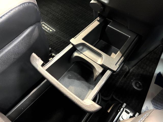 ヴォクシー S-Z 両側電動ドア バックカメラ 衝突被害軽減システム レーダークルーズ 禁煙車 コーナーセンサー スマートキー LEDヘッド 純正8型ディスプレイオーディオ ETC2.0 純正17インチアルミ(69枚目)