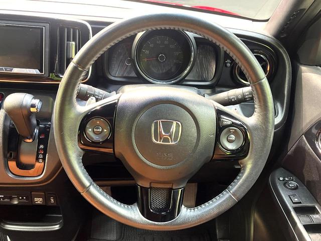 �y�����v�����X�e�A�����O�z�㎿�Ȋv���g�p���邱�ƂŁA��ɂ����������݂ƂĂ��^�]���₷���n���h���ł���