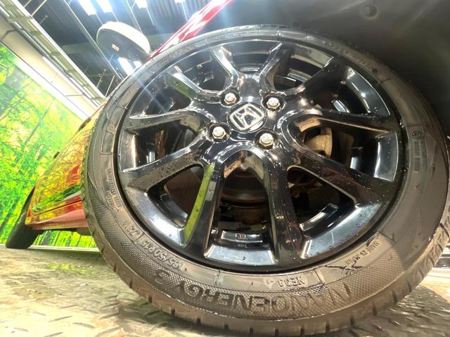 �y�����P�T�C���`�A���~�z�C�[���z�O�ςɃ}�b�`���������A���~�z�C�[���𑕒����Ă���܂��B�e��ЊO�A���~�z�C�[����A�X�^�b�h���X�^�C�����戵�����Ă���܂��B���񂲑��k����������