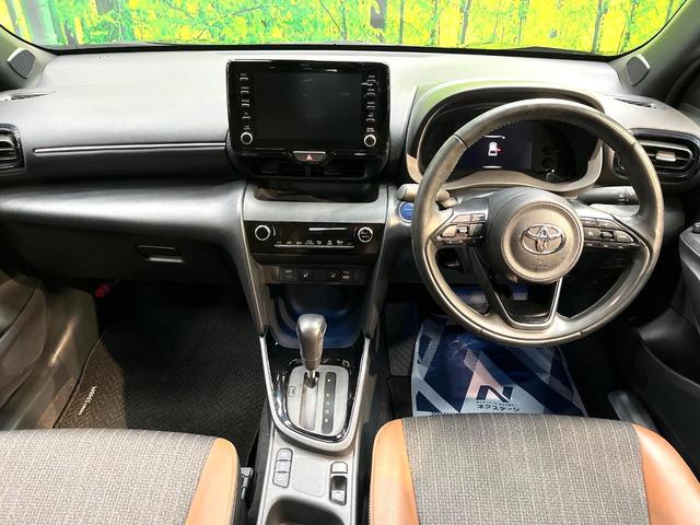 ヤリスクロス ハイブリッドZ アドベンチャー 全周囲カメラ BSM 衝突被害軽減システム レーダークルーズ 禁煙車 ハーフレザーシート パワーシート コーナーセンサー スマートキー LEDヘッド ETC 純正18インチアルミ オートハイビーム(2枚目)