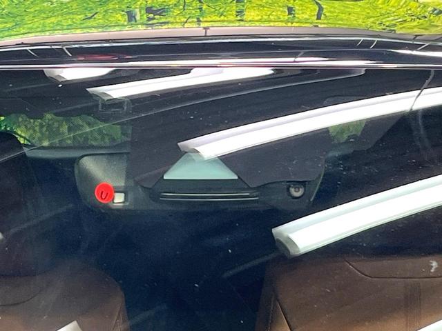 ヤリスクロス ハイブリッドZ アドベンチャー 全周囲カメラ BSM 衝突被害軽減システム レーダークルーズ 禁煙車 ハーフレザーシート パワーシート コーナーセンサー スマートキー LEDヘッド ETC 純正18インチアルミ オートハイビーム(3枚目)