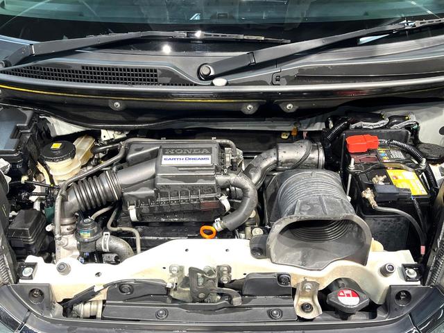 N-BOXカスタム G ターボSSブラックスタイルパッケージ 禁煙車 ターボ 両側電動ドア 純正SDナビ バックカメラ 衝突被害軽減システム ETC ドラレコ スマートキー HIDヘッド クルコン 純正15インチアルミホイール オートライト オートエアコン(17枚目)