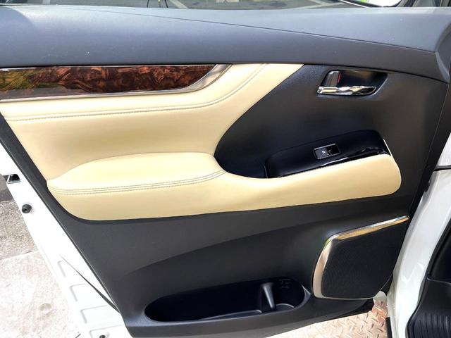 アルファード ２．５Ｇ　サンルーフ　両側電動ドア　アルパイン８型ＳＤナビ　後席モニター　バックカメラ　衝突被害軽減システム　レーダークルーズ　禁煙車　前席シートエアコン　コーナーセンサー　スマートキー　ＬＥＤヘッド（38枚目）