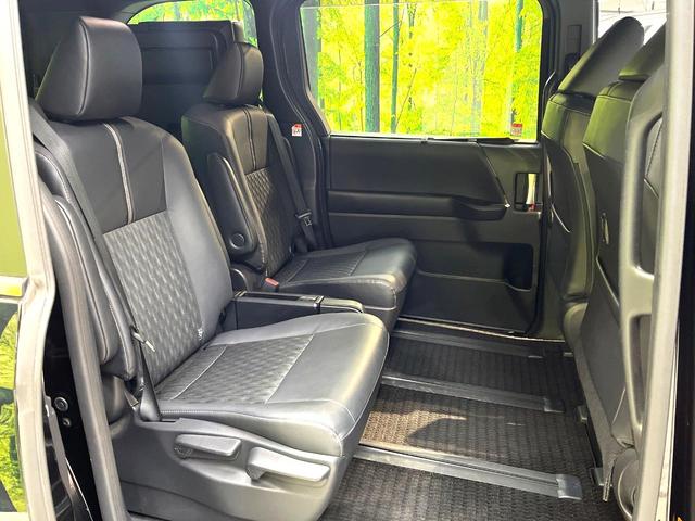 ノア ハイブリッドＳ－Ｚ　禁煙車　両側電動スライドドア　衝突軽減システム　レーダークルーズ　１０．５インチディスプレイオーディオ　バックカメラ　フルセグ　ＥＴＣ２．０　ｂｌｕｅｔｏｏｔｈ再生　シートヒーター　ハーフレザーシート（9枚目）