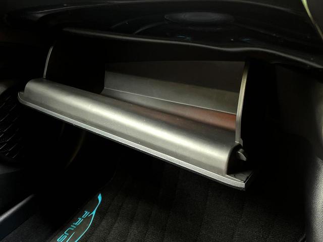 プリウス Ｓツーリングセレクション　禁煙車　ＢＩＧ－Ｘ９型ナビ　バックカメラ　衝突被害軽減システム　レーダークルーズ　ドラレコ　ＥＴＣ　フルセグ　コーナーセンサー　スマートキー　ＬＥＤヘッド　純正１７インチアルミ　オートハイビーム（60枚目）