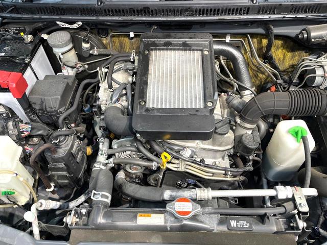 ジムニー ランドベンチャー　禁煙車　４ＷＤ　純正ＳＤナビ　シートヒーター　純正１６インチアルミ　Ｂｌｕｅｔｏｏｔｈ再生　フルセグ　ＣＤ／ＤＶＤ再生　プライバシーガラス　ステアリングスイッチ　革巻きステアリング　フォグライト（18枚目）