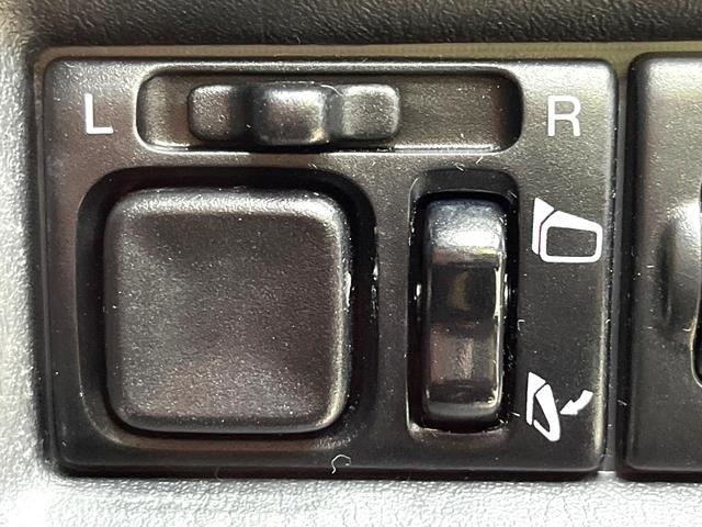 ジムニー ランドベンチャー　禁煙車　４ＷＤ　純正ＳＤナビ　シートヒーター　純正１６インチアルミ　Ｂｌｕｅｔｏｏｔｈ再生　フルセグ　ＣＤ／ＤＶＤ再生　プライバシーガラス　ステアリングスイッチ　革巻きステアリング　フォグライト（48枚目）