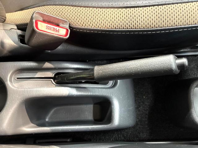 ジムニー ランドベンチャー　禁煙車　４ＷＤ　純正ＳＤナビ　シートヒーター　純正１６インチアルミ　Ｂｌｕｅｔｏｏｔｈ再生　フルセグ　ＣＤ／ＤＶＤ再生　プライバシーガラス　ステアリングスイッチ　革巻きステアリング　フォグライト（51枚目）