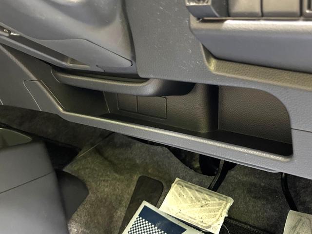 セルボ ＧリミテッドＩＩ　禁煙車　スマートキー　純正１４インチアルミ　ＬＥＤフォグ　ヘッドライトレベライザー　サイドバイザー　電動格納ドアミラー　シートリフター　プライバシーガラス（42枚目）