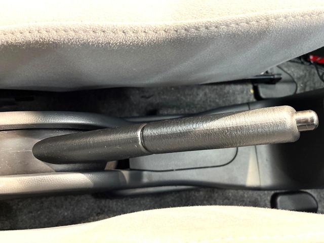 セルボ ＧリミテッドＩＩ　禁煙車　スマートキー　純正１４インチアルミ　ＬＥＤフォグ　ヘッドライトレベライザー　サイドバイザー　電動格納ドアミラー　シートリフター　プライバシーガラス（50枚目）